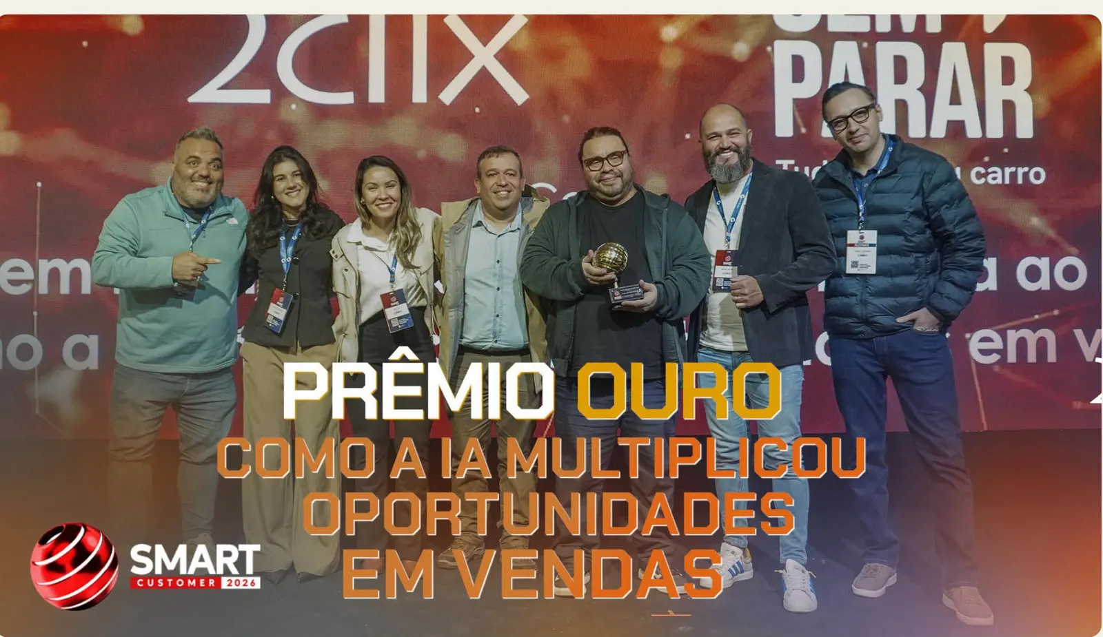 Equipe 2clix e Sem Parar Empresas recebendo o Prêmio Ouro no Smart Customer 2026